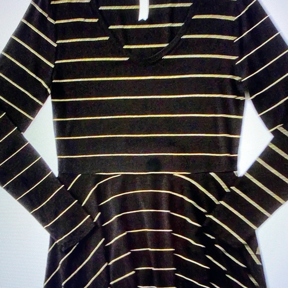 Top - Picture 2 of 4